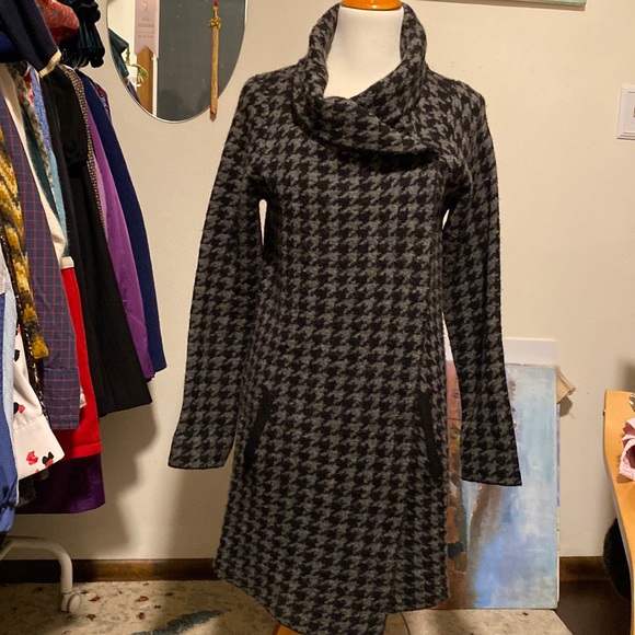 Max Studio Sweaters - MAX STUDIO wool blend long sweater jacket. Black and gray herringbone. Size US M